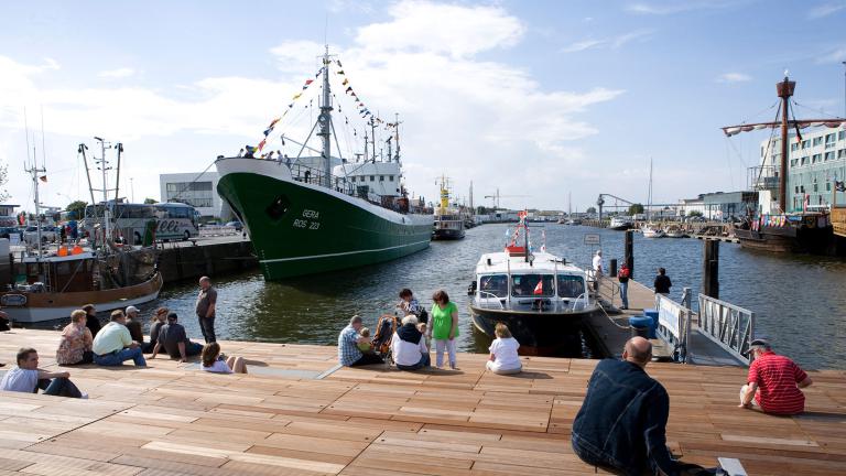 POLA_BRM_01_Fischereihafen_Martina-Buchholz-Terrasse_1768.jpg